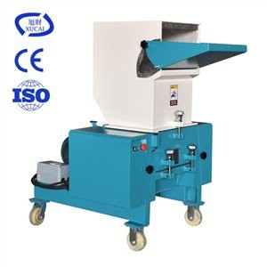 Recyklujte odpadní plastovou láhev a drtič plechovek